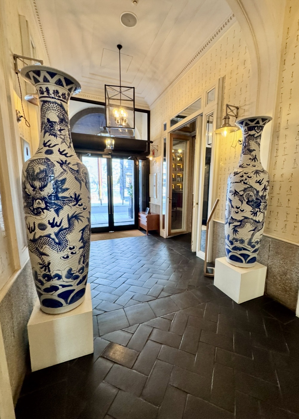 The Revival of Chinoiserie: Timeless Elegance Meets Modern Décor